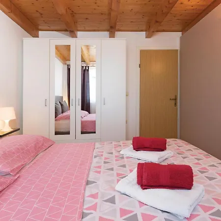 Hébergement de vacances Two-bedroom In Valtura